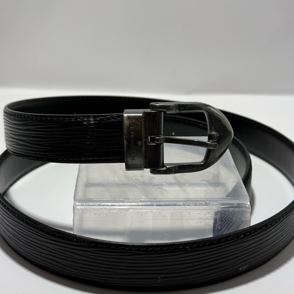 Louis Vuitton Vintage Black Leather belt with silver buckle. - Picture 2 of 2